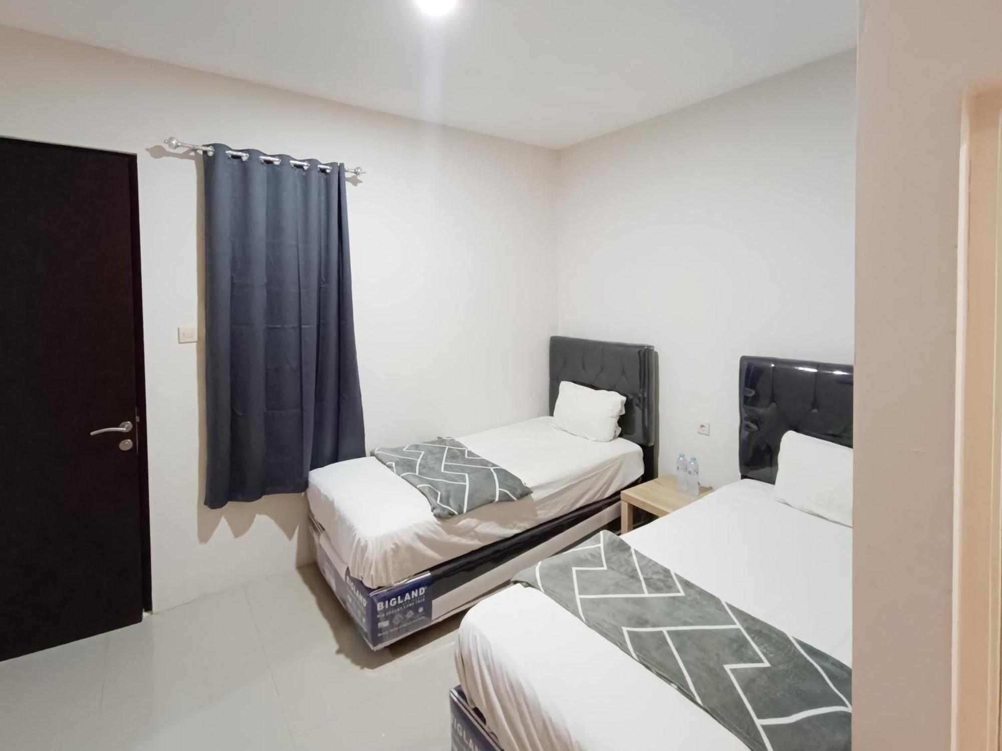 Happy Family Homestay Jember Mitra Reddoorz Bagian luar foto